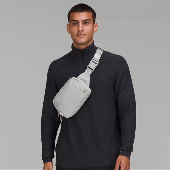 🤍One Left!🤍LARGE Lululemon Everywhere Belt Bag-Sliver Drop - Picture 2 of 6